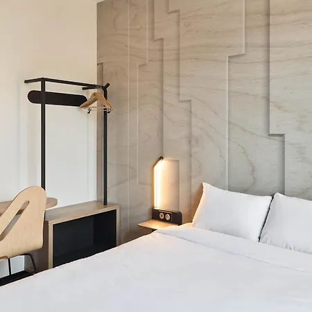Hotel Versailles